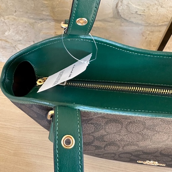 Coach - Picture 4 of 16